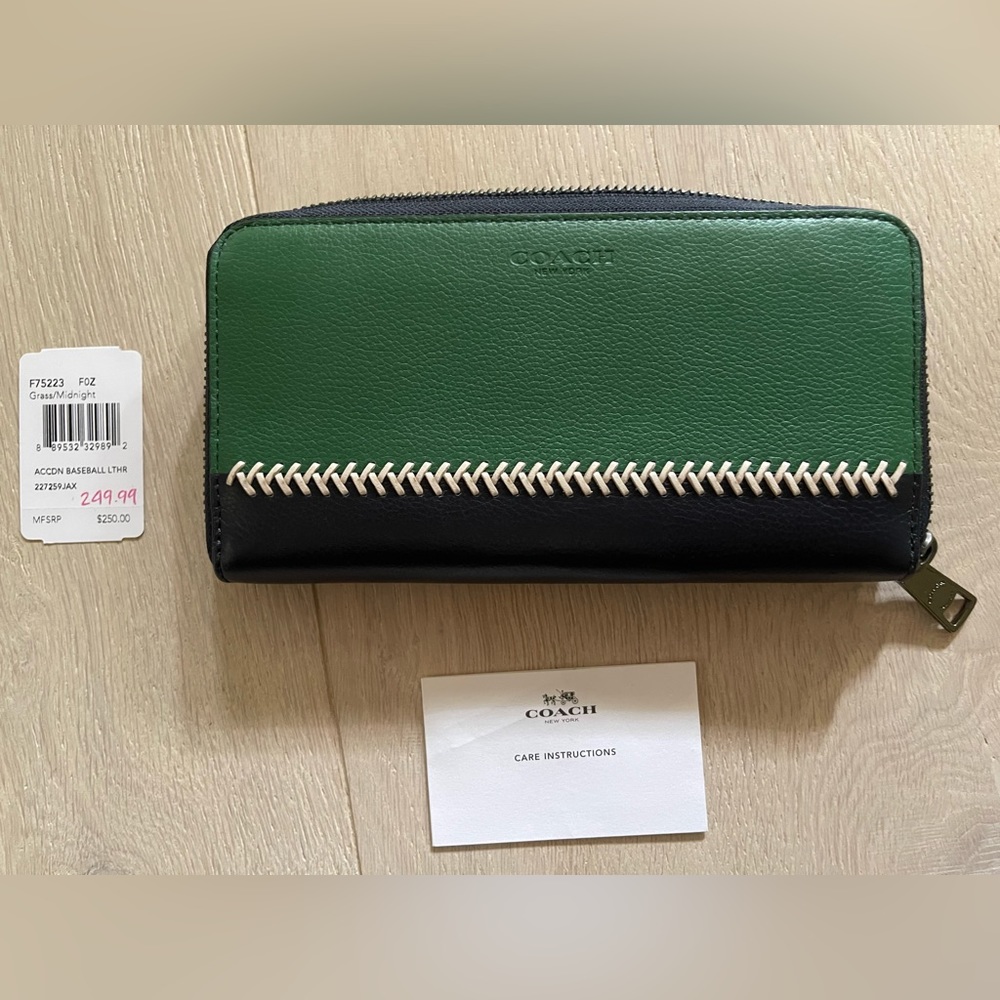 NWT Coach Accordion Zip Wallet
